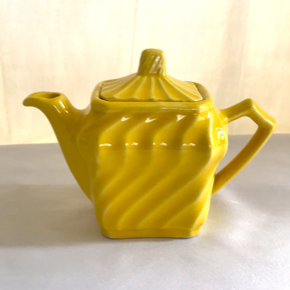 Vintage Little Yellow Teapot USA